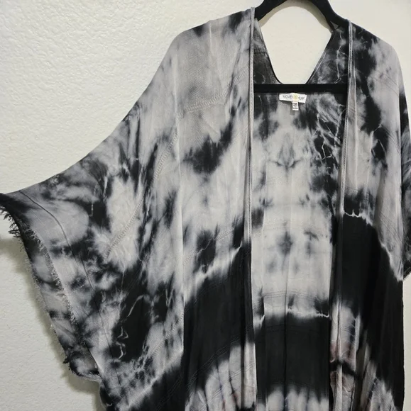 WOVEN HEART Black White Tie-Dye Kimono Beach Cover Up Raw Hem One Size - Picture 2 of 14